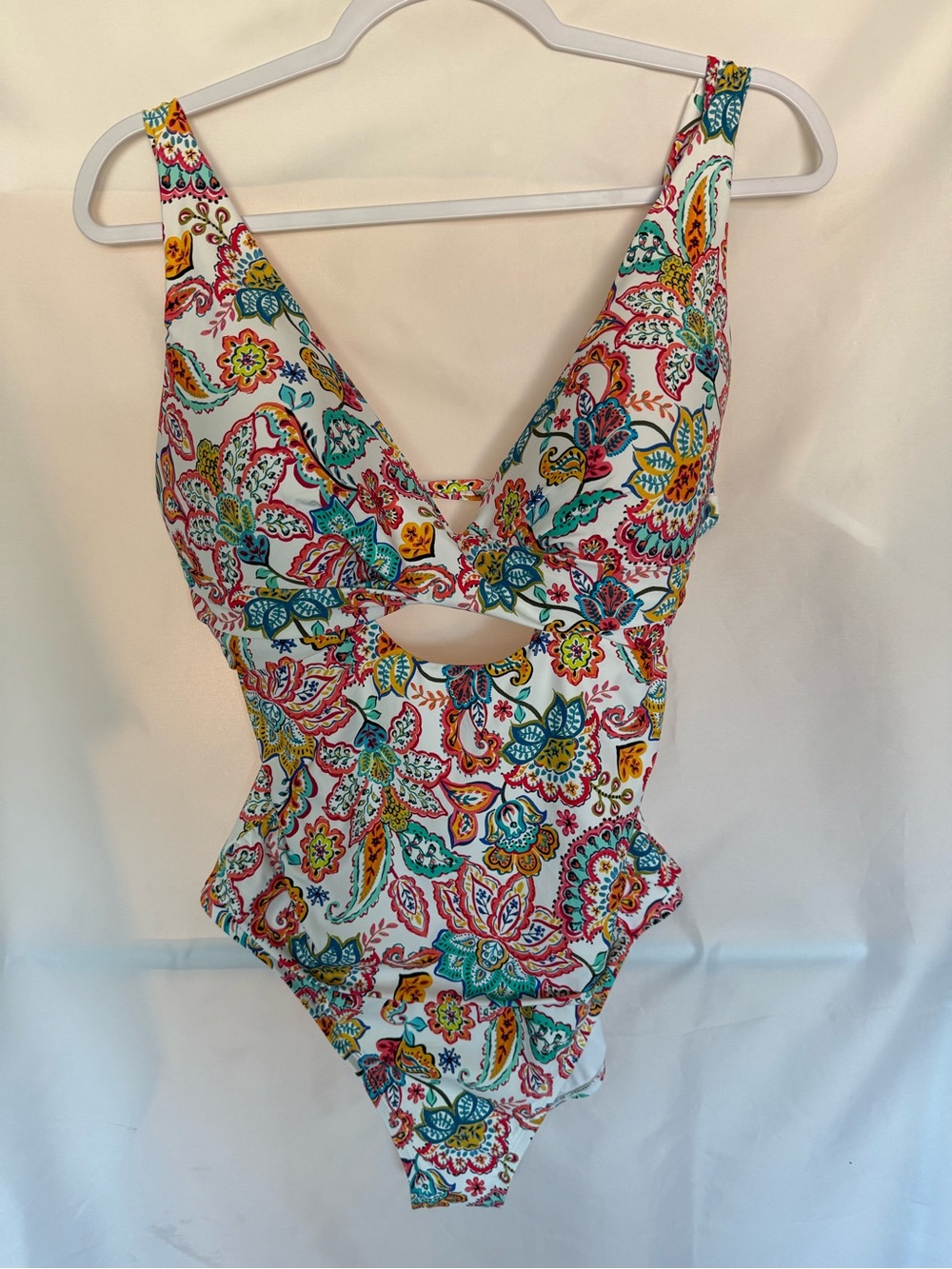NWT La Blanca   White Floral One-Piece Swimsuit with Cutout size 14